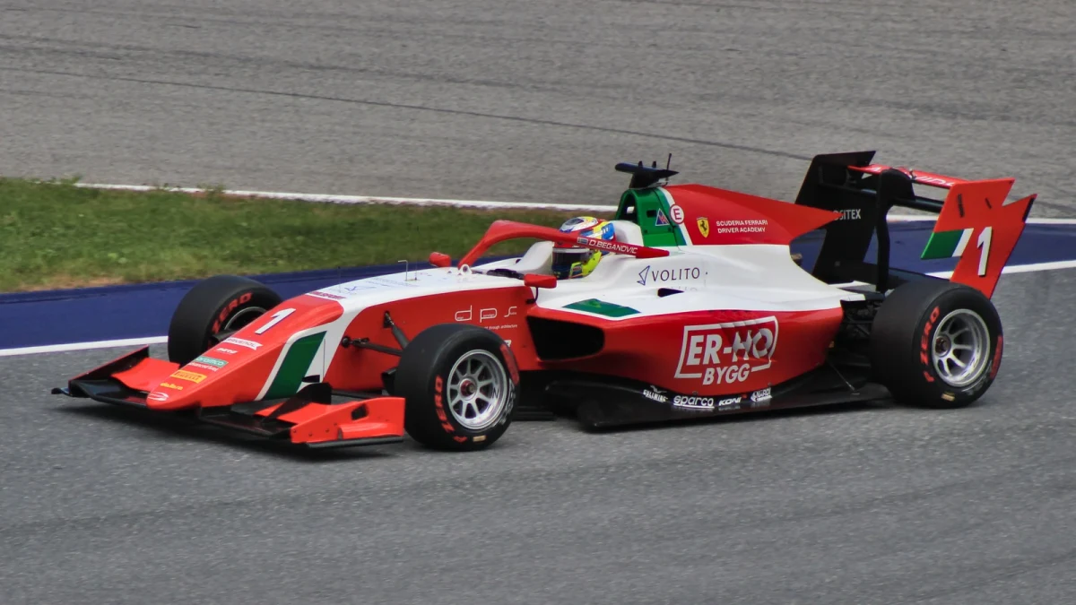 Formel 3-bil nummer 1 körd av Dino Beganovic i Österrike 2024.
