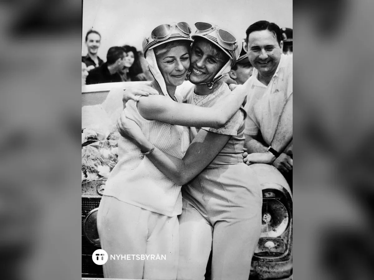 Ewy Rosqvist och kartläsaren Ursula Wirth efter Gran Premio Argentina 1962.