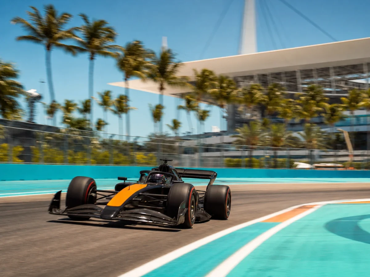 Formel 1-bil på Miami International Autodrome under Miamis Grand Prix