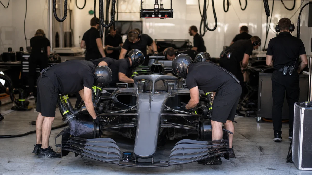 Red Bull Racings F1-bil i full fart genom en kurva