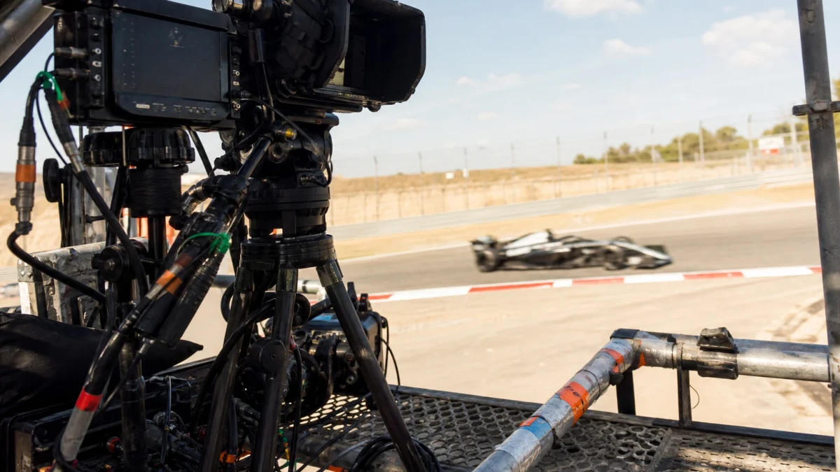 Tv-skärm som visar en pågående Formel 1-sändning