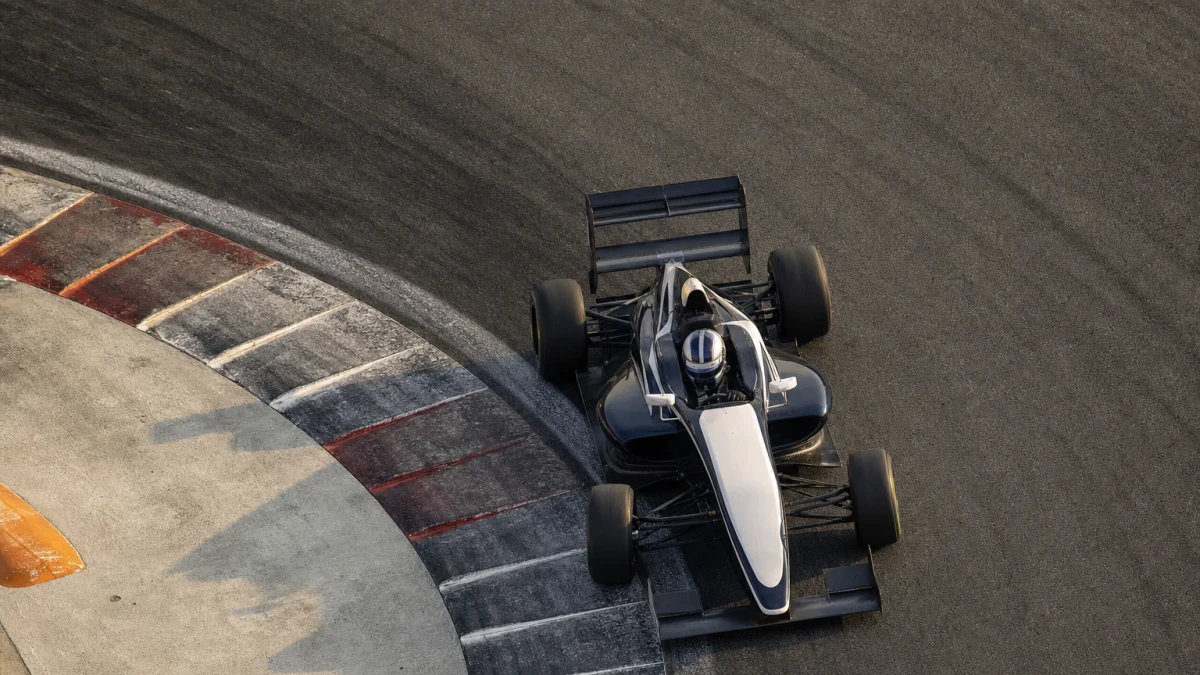 En ung förare i en FIA Formel 3-bil på en internationell tävlingsbana