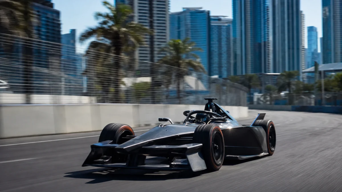 Eldriven formelbil på en tillfällig stadsbana som illustrerar Formula E