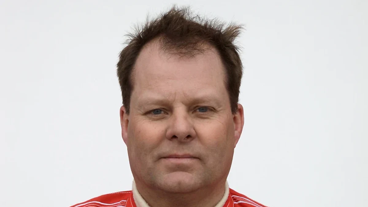 Standardvagn på bana som illustrerar racerföraren Janne Flash Nilsson