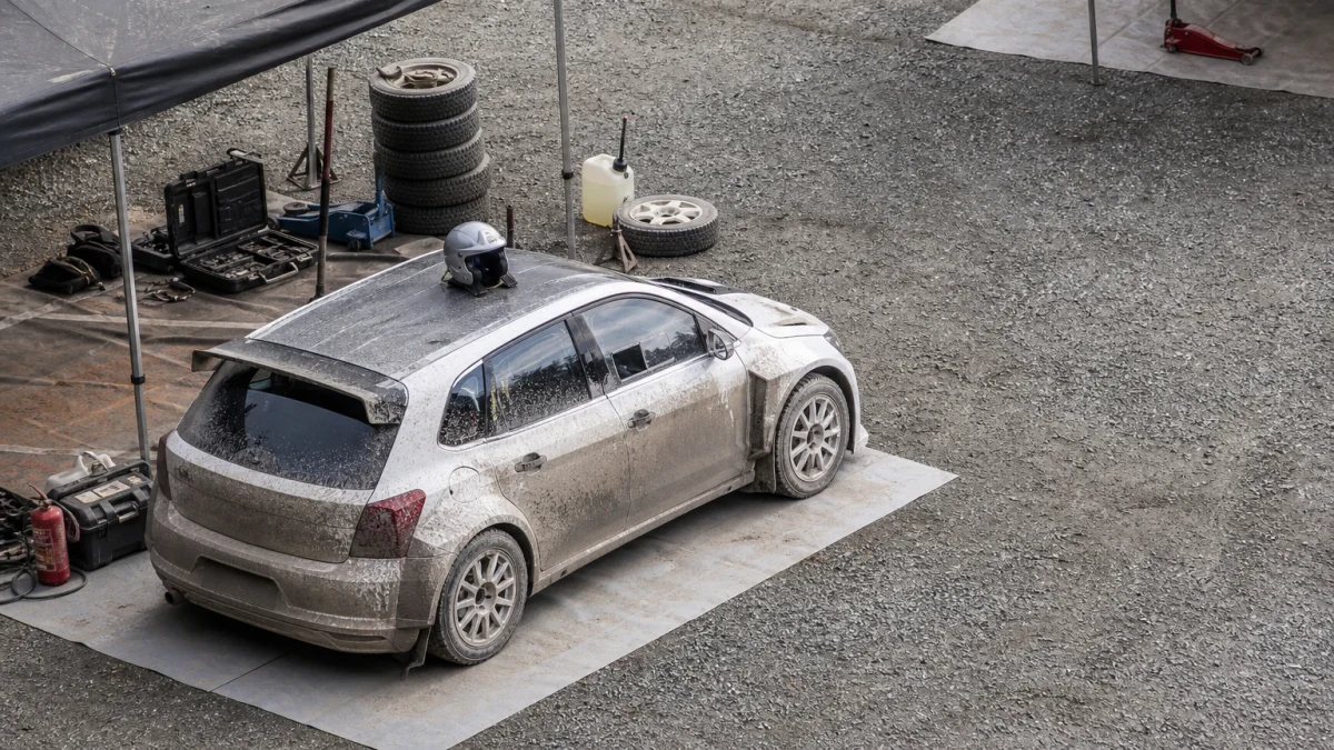 Motorsportmiljö kopplad till Oliver Solberg och Chloe Chambers