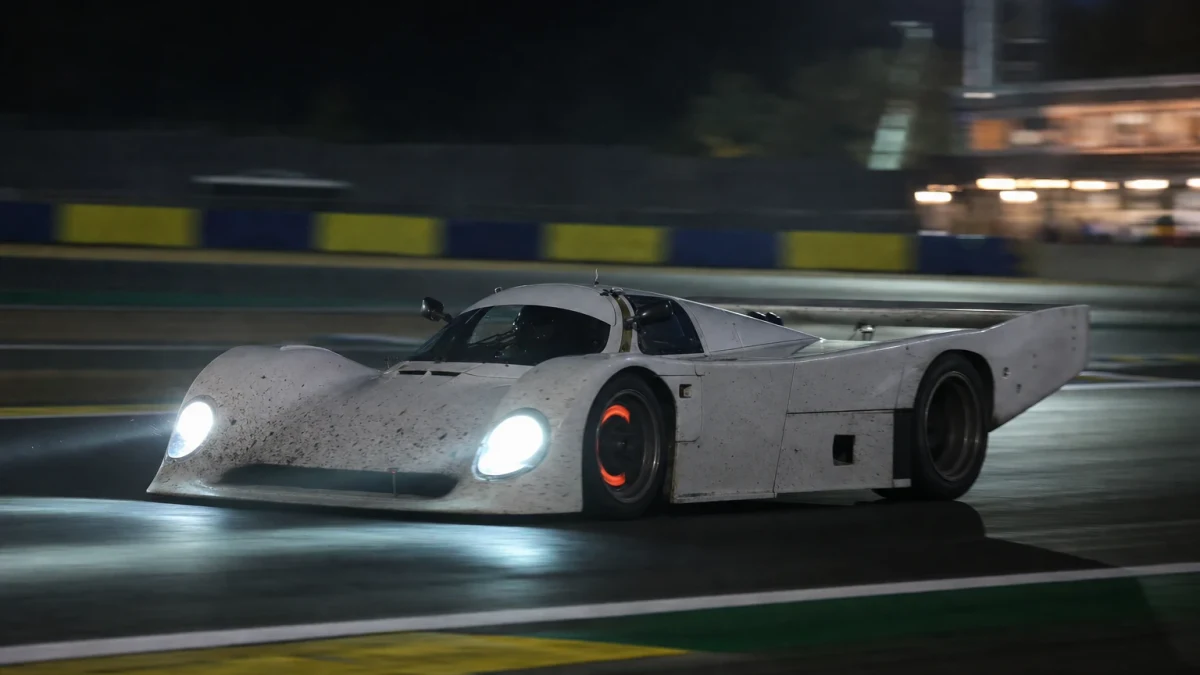 Porsche 956, en Grupp C-sportvagnsprototyp, på en racingbana