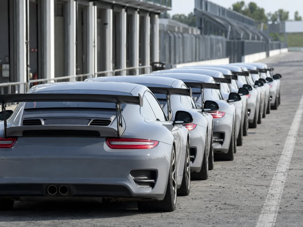 Motorsportmiljö som illustrerar Porsche Carrera Cup