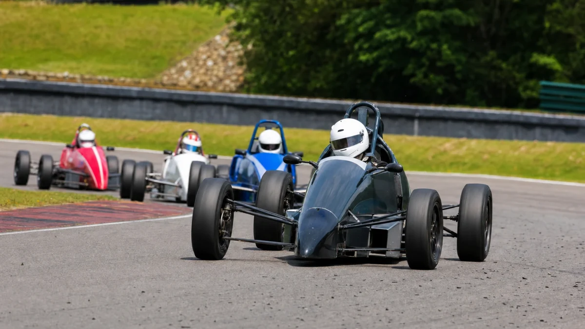 Motorsportmiljö som illustrerar Formel Ford