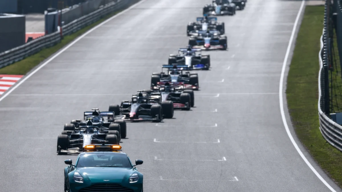 Motorsportmiljö som illustrerar safety car f1